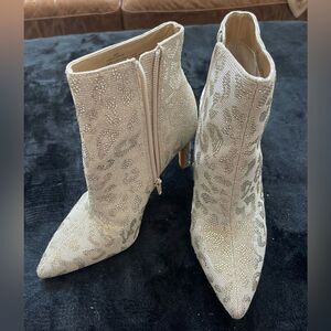 Gianni Bini new without tags beige leopard jeweled heeled boots booties, size 6